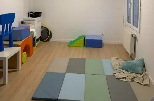 Psychomotricienne DE et Experte  Monitrice de portage  Massage bébé  Clara LE HENAFF